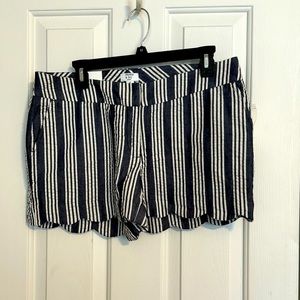 Crown & Ivy scalloped short.